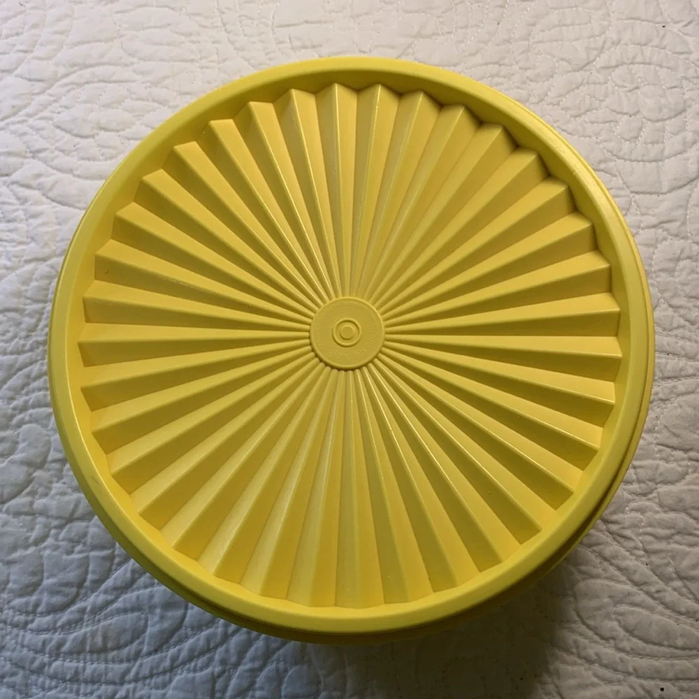 Tupperware Vintage yellow/Gold round Storage Container W/Lid light Coffee stain